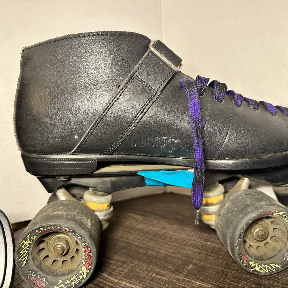 As Is Vintage Riedell Carrera Black Roller Derby Speed Skates with Purple Laces - Picture 4 of 9